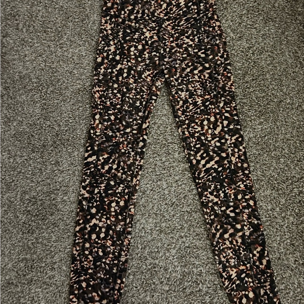Lululemon Invigorate High-Rise Crop 23" - Picture 2 of 6